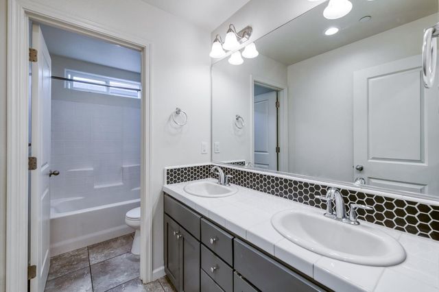 5402 W Santa Barbara Drive, Fresno, CA 93722