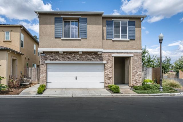 5402 W Santa Barbara Drive, Fresno, CA 93722