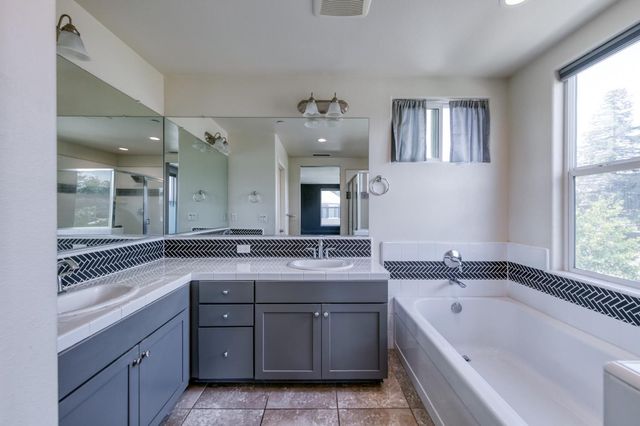 5402 W Santa Barbara Drive, Fresno, CA 93722