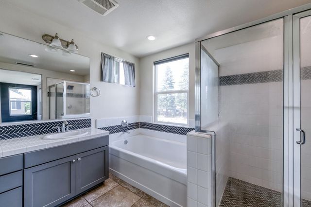 5402 W Santa Barbara Drive, Fresno, CA 93722