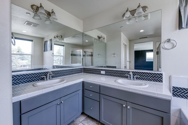 5402 W Santa Barbara Drive, Fresno, CA 93722