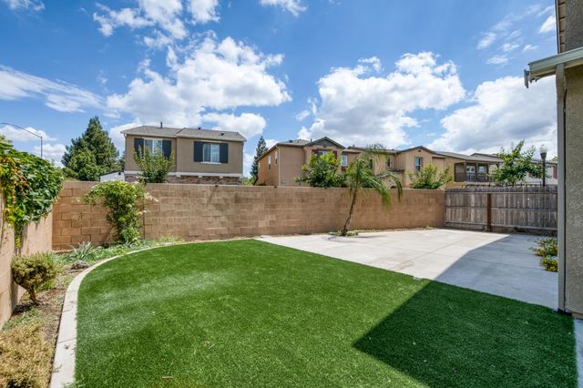 5402 W Santa Barbara Drive, Fresno, CA 93722