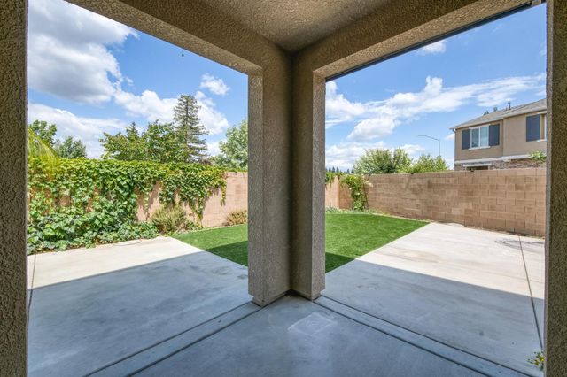 5402 W Santa Barbara Drive, Fresno, CA 93722