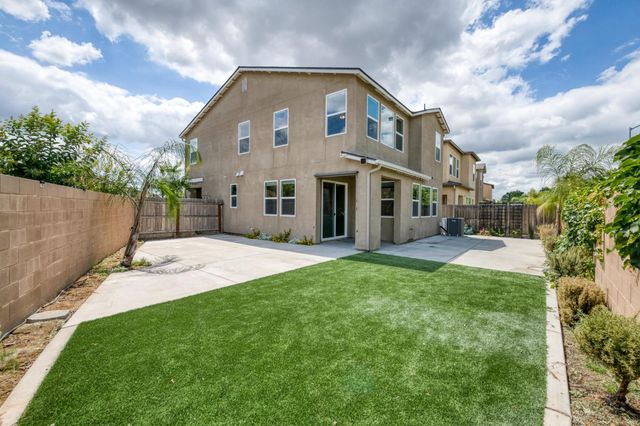 5402 W Santa Barbara Drive, Fresno, CA 93722