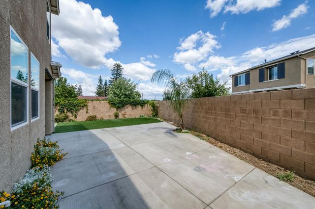 5402 W Santa Barbara Drive, Fresno, CA 93722
