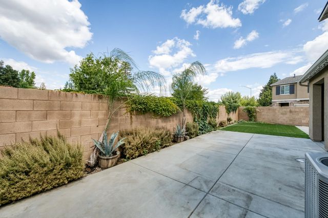 5402 W Santa Barbara Drive, Fresno, CA 93722