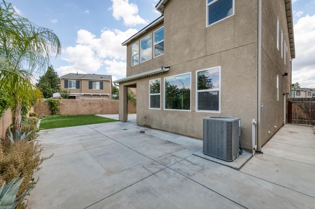5402 W Santa Barbara Drive, Fresno, CA 93722