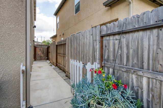 5402 W Santa Barbara Drive, Fresno, CA 93722