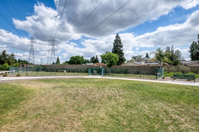 5402 W Santa Barbara Drive, Fresno, CA 93722