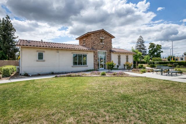 5402 W Santa Barbara Drive, Fresno, CA 93722