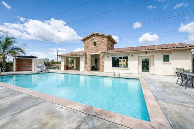 5402 W Santa Barbara Drive, Fresno, CA 93722