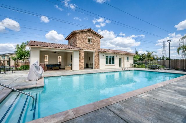 5402 W Santa Barbara Drive, Fresno, CA 93722