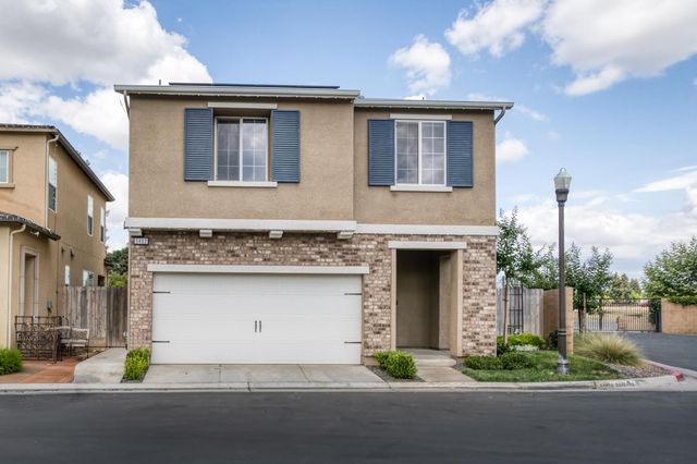 5402 W Santa Barbara Drive, Fresno, CA 93722