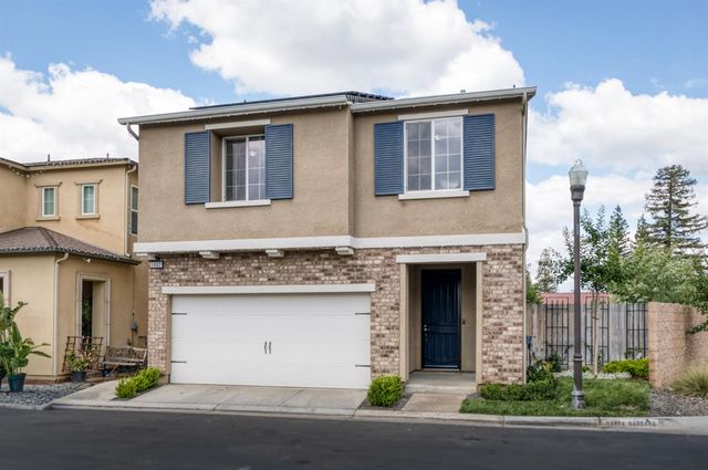 5402 W Santa Barbara Drive, Fresno, CA 93722