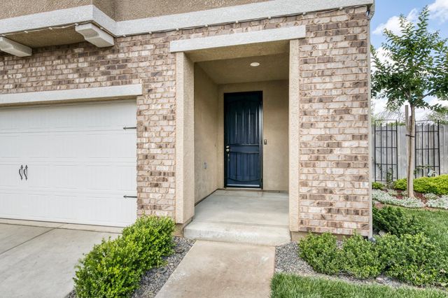 5402 W Santa Barbara Drive, Fresno, CA 93722