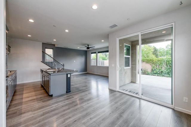 5402 W Santa Barbara Drive, Fresno, CA 93722