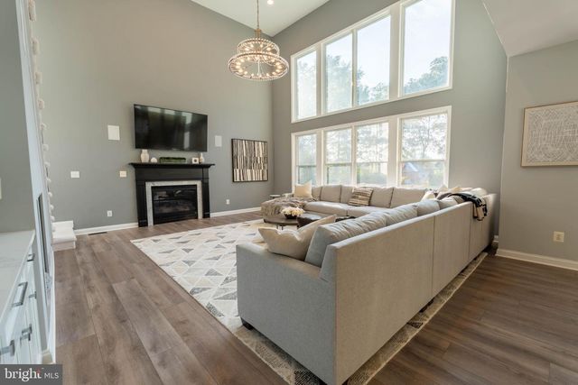 135 PREAKNESS DR, Mullica Hill, NJ 08062