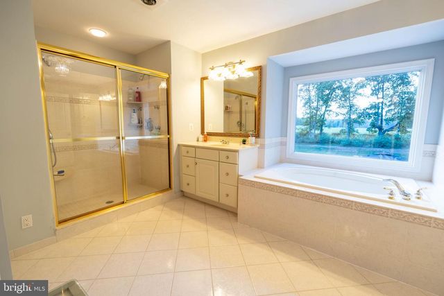 135 PREAKNESS DR, Mullica Hill, NJ 08062