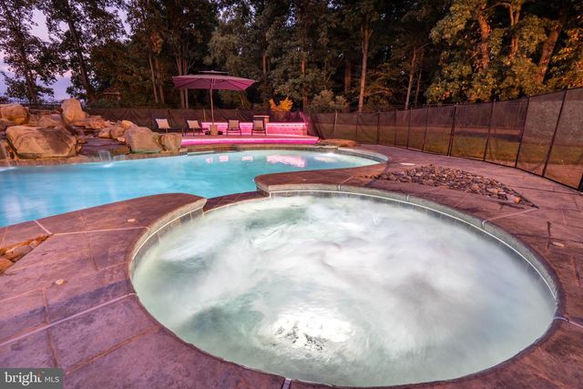 135 PREAKNESS DR, Mullica Hill, NJ 08062