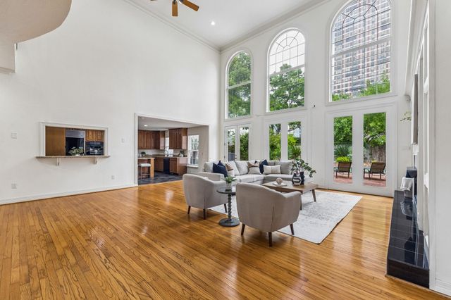 5152 Huckleberry Circle, Houston, TX 77056