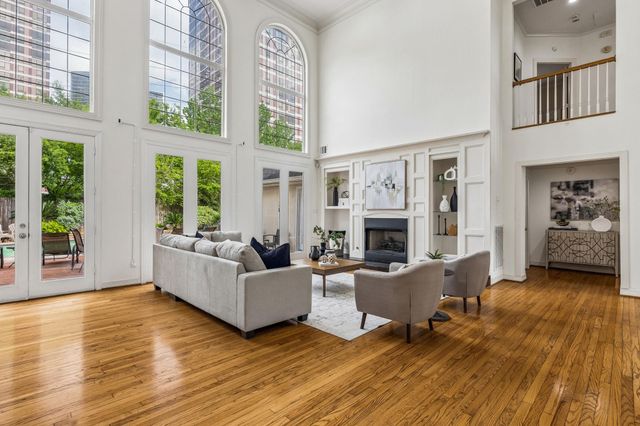 5152 Huckleberry Circle, Houston, TX 77056