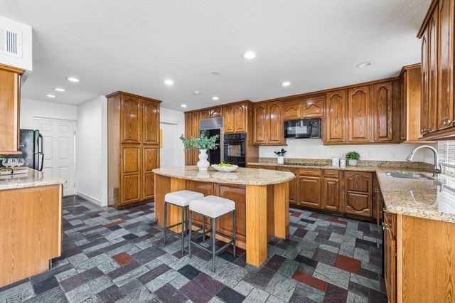 5152 Huckleberry Circle, Houston, TX 77056