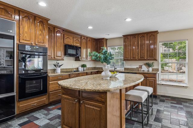 5152 Huckleberry Circle, Houston, TX 77056