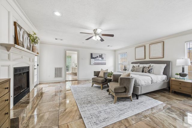 5152 Huckleberry Circle, Houston, TX 77056