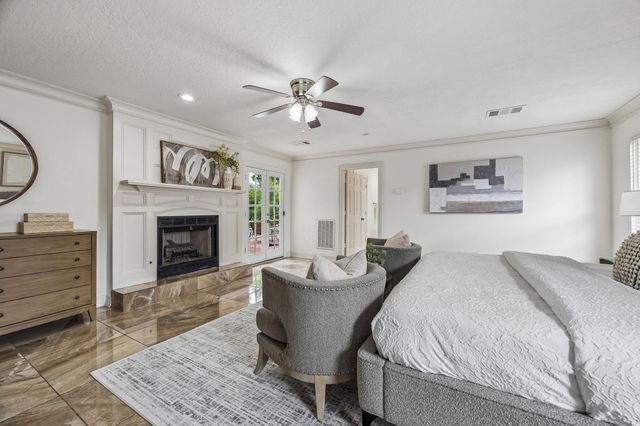 5152 Huckleberry Circle, Houston, TX 77056