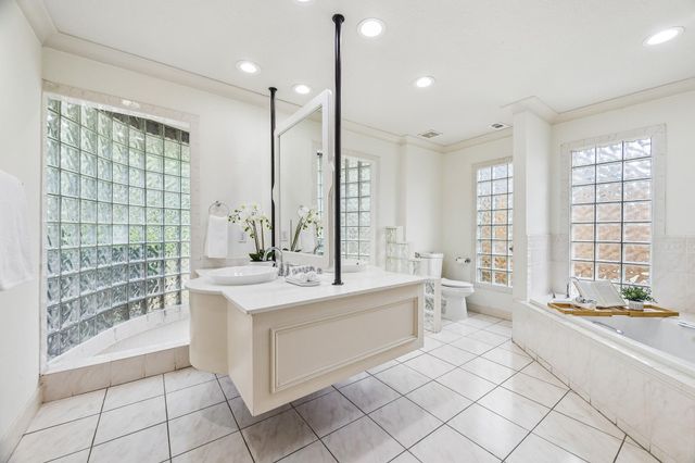 5152 Huckleberry Circle, Houston, TX 77056