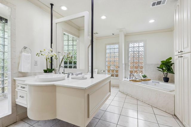 5152 Huckleberry Circle, Houston, TX 77056