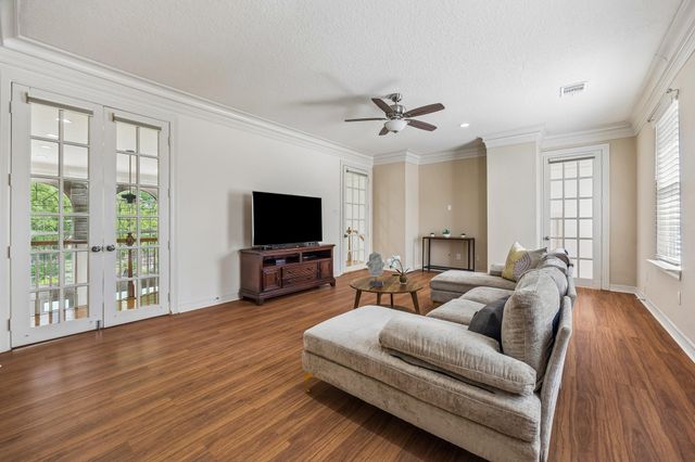 5152 Huckleberry Circle, Houston, TX 77056