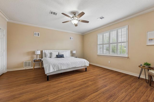 5152 Huckleberry Circle, Houston, TX 77056