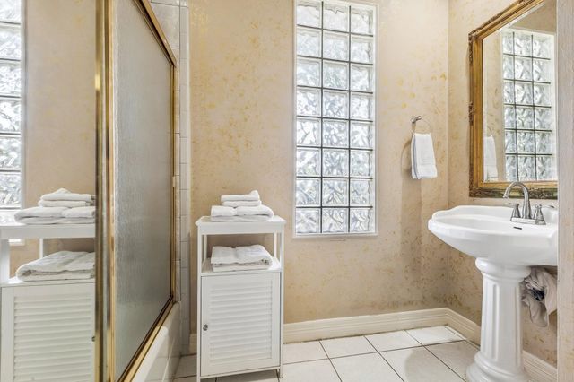 5152 Huckleberry Circle, Houston, TX 77056