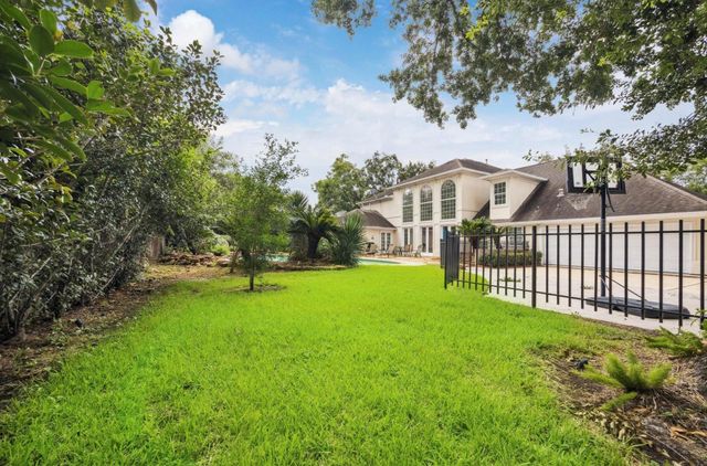 5152 Huckleberry Circle, Houston, TX 77056