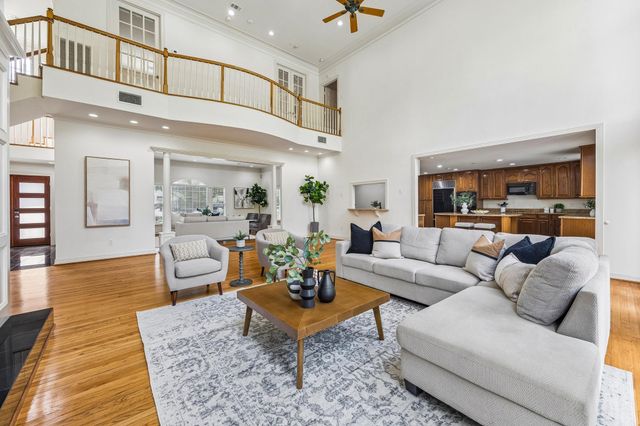 5152 Huckleberry Circle, Houston, TX 77056