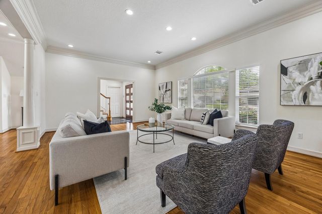 5152 Huckleberry Circle, Houston, TX 77056