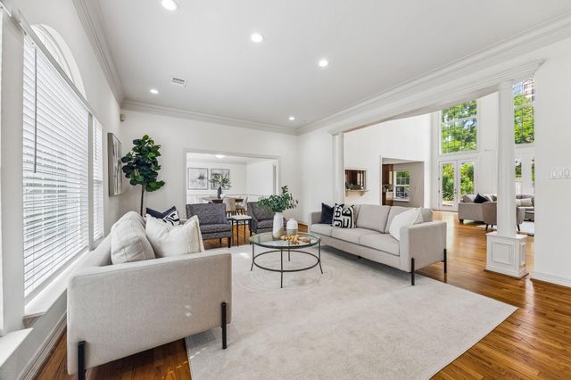 5152 Huckleberry Circle, Houston, TX 77056