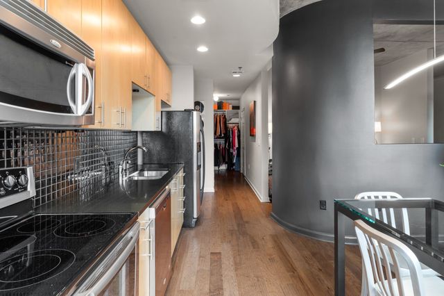 415 Church St Apt 1210, Nashville, TN 37219