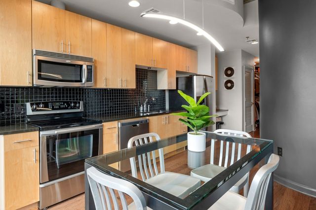 415 Church St Apt 1210, Nashville, TN 37219