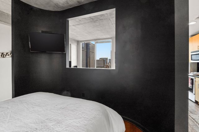415 Church St Apt 1210, Nashville, TN 37219