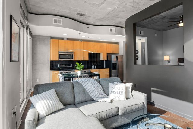 415 Church St Apt 1210, Nashville, TN 37219