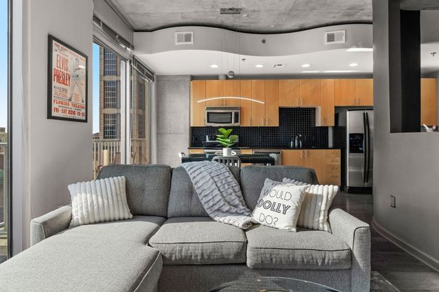 415 Church St Apt 1210, Nashville, TN 37219