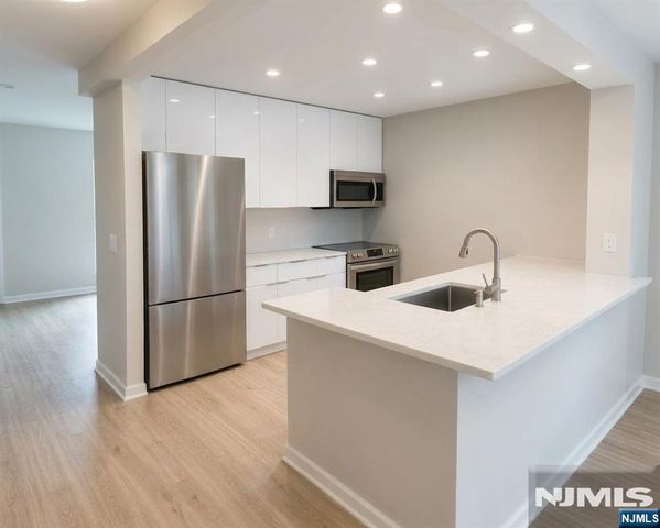 3418 City Place 3418, Edgewater, NJ 07020