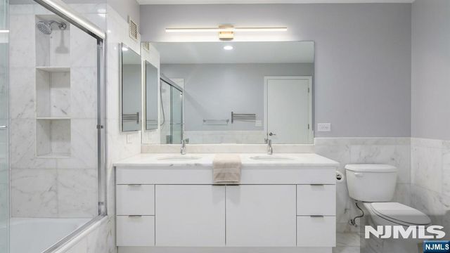 3418 City Place 3418, Edgewater, NJ 07020