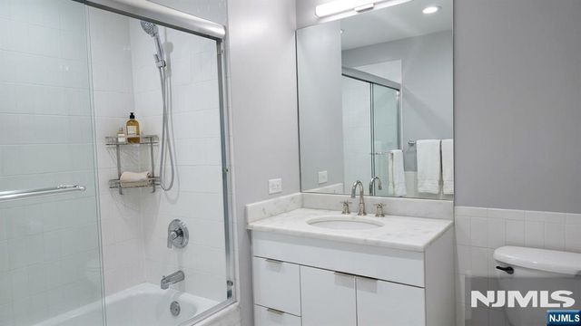 3418 City Place 3418, Edgewater, NJ 07020