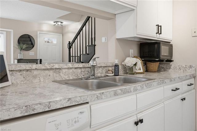 700 New River Ct Apt C, Chesapeake, VA 23320