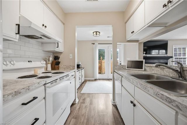 700 New River Ct Apt C, Chesapeake, VA 23320