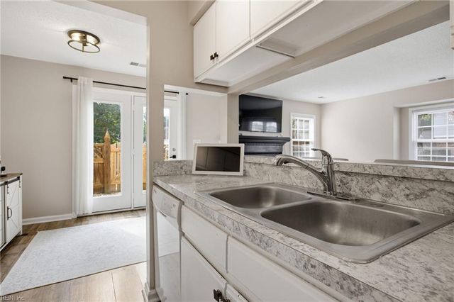 700 New River Ct Apt C, Chesapeake, VA 23320