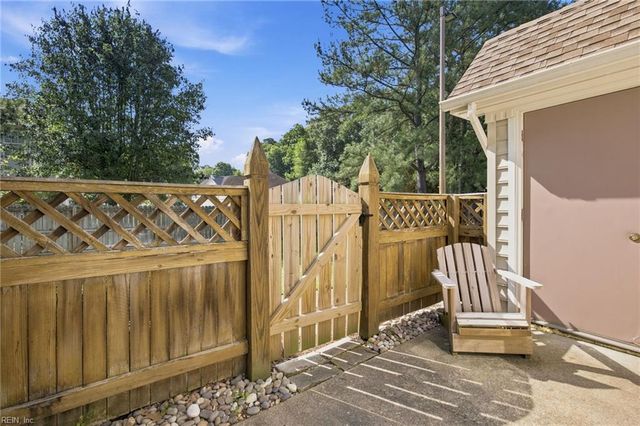 700 New River Ct Apt C, Chesapeake, VA 23320